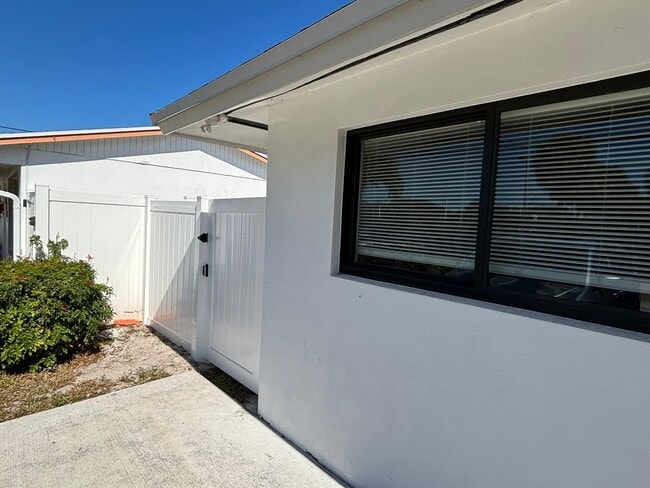 Building Photo - Gorgeous Brand-New Rebuilt 4-Bedroom Home | No HOA | Pet Friendly