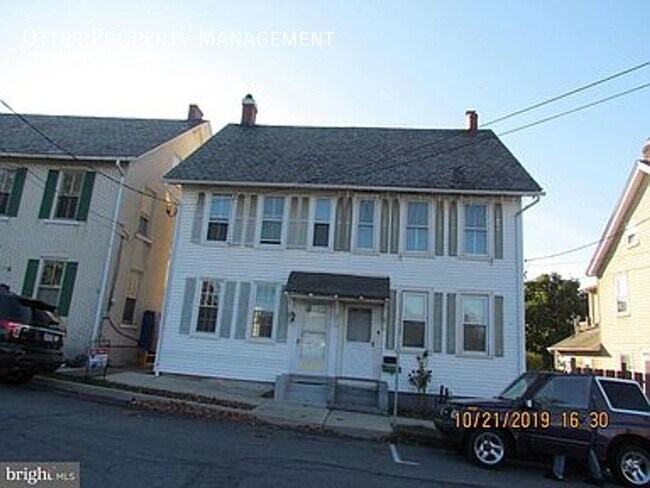 Building Photo - 3BR/2BA Spacious Home with Private Fenced ...