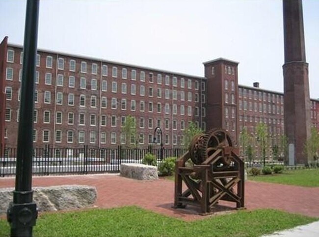 Building Photo - Renaissance on The River
