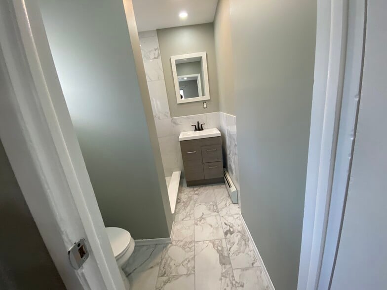 Master bedroom vanity - 14951 259th St