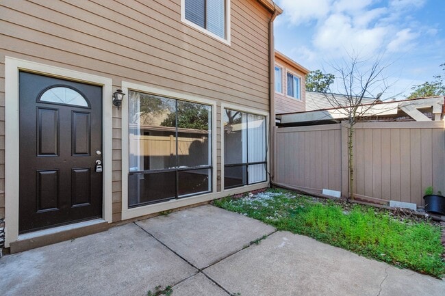 Building Photo - 12823 Briarwest Cir