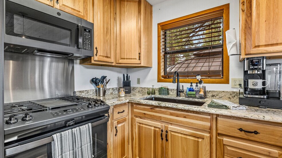 Building Photo - 210 Kiowa