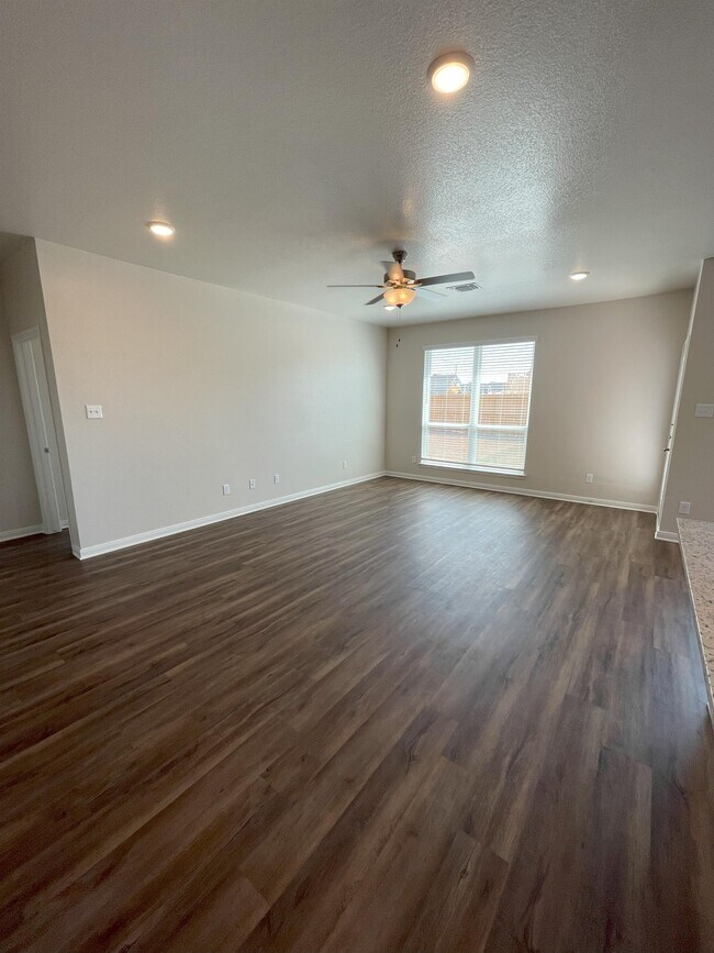 Building Photo - 1402 W Avenue H