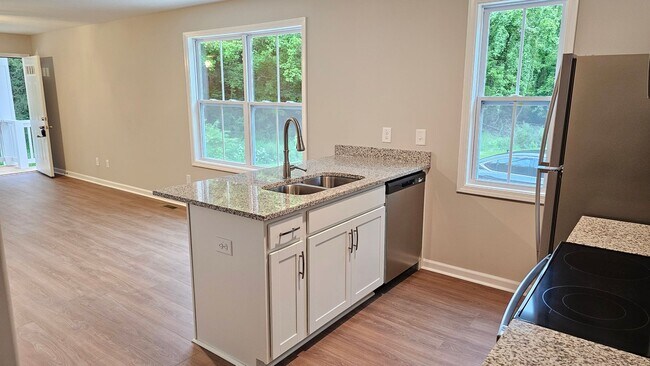 Building Photo - 1/2 Off FIRST MONTH'S RENT! MAY SPECIAL ON...