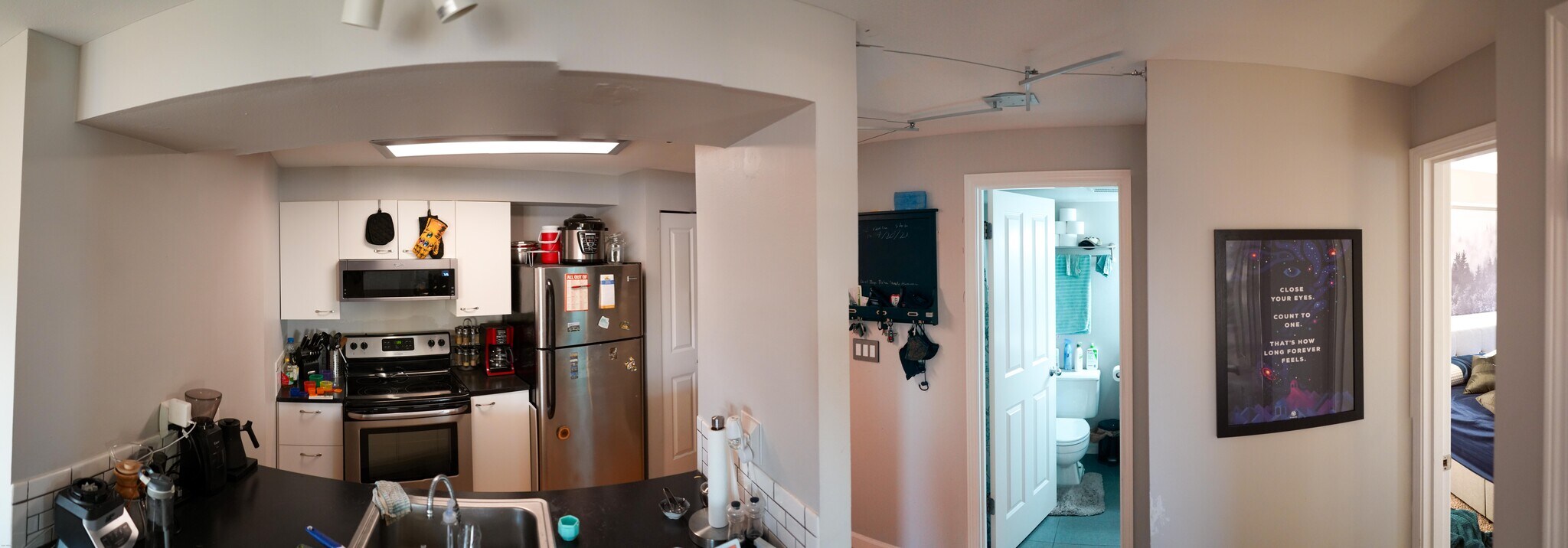 Building Photo - 530 Melrose Ave E