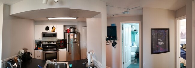 Building Photo - 530 Melrose Ave E