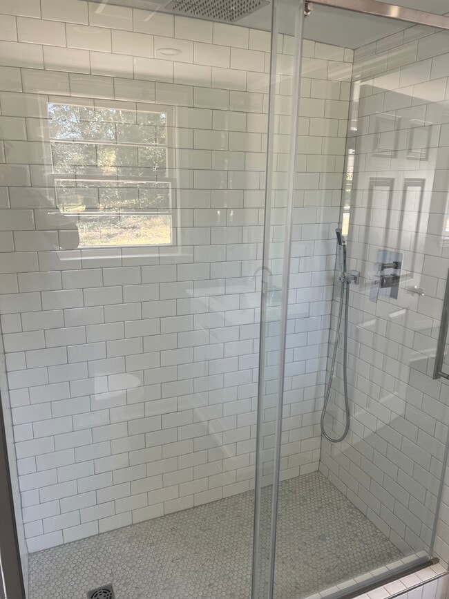 Building Photo - 12a Amherst Ave