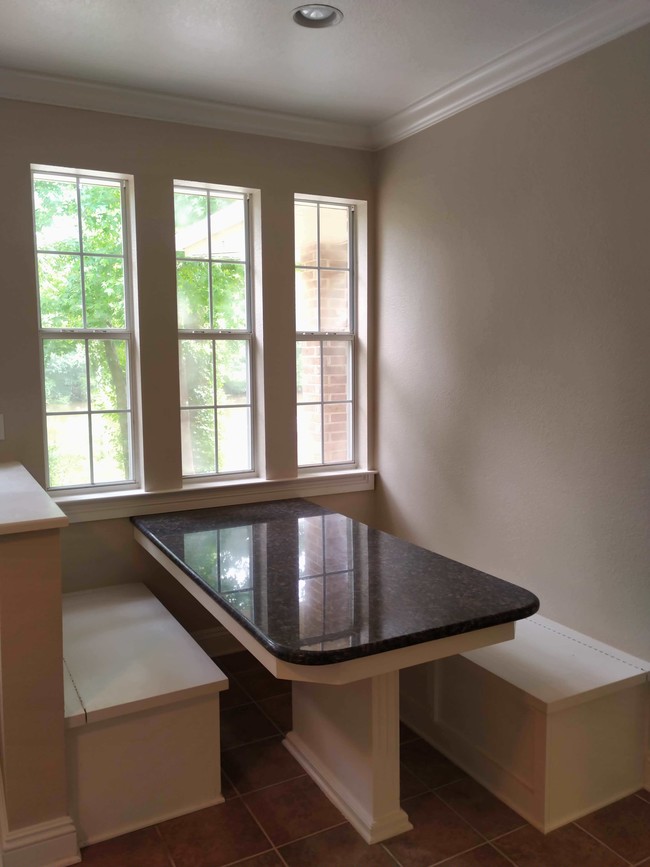 Breakfast Table for Family Meals - 11410 Edgewater Dr