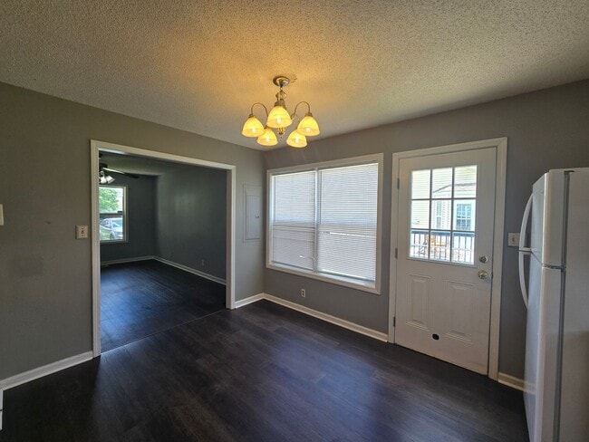 Building Photo - SPECIAL 1/2 OFF 1st Month's Rent