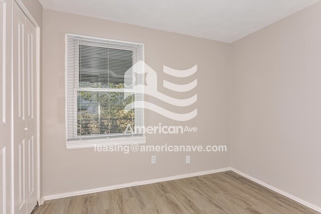 Building Photo - 4 Redwood Dr