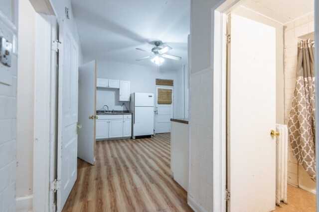 Building Photo - 2425 N Racine Ave