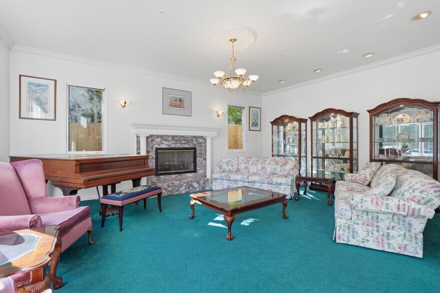 Building Photo - 544 Sunset Way