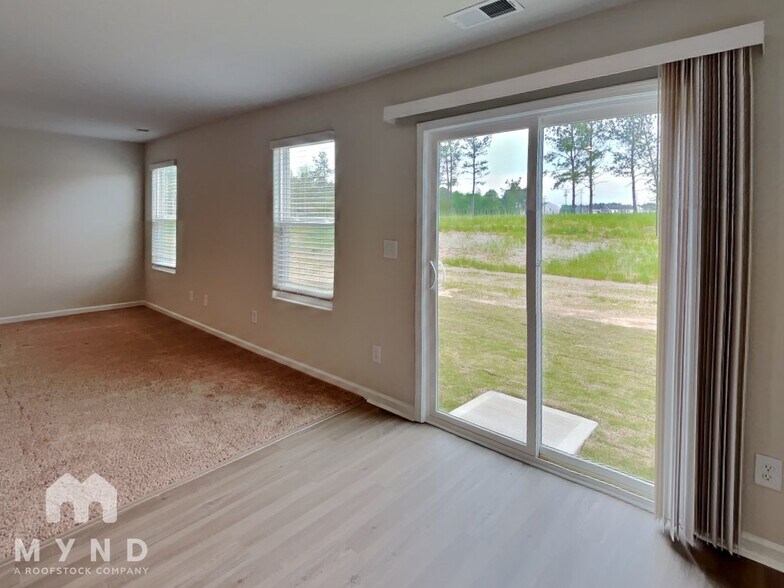 Building Photo - 121 Royal Mdw Dr