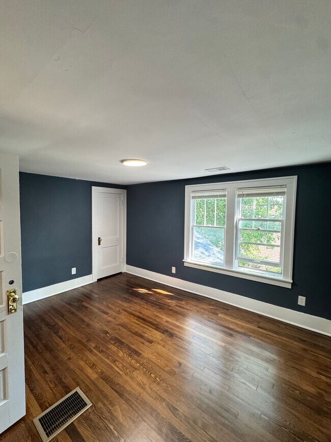 Building Photo - Spacious 4-Bedroom Home with 2 Kitchens | West Ann Arbor