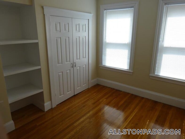 Building Photo - 57 Riverdale St