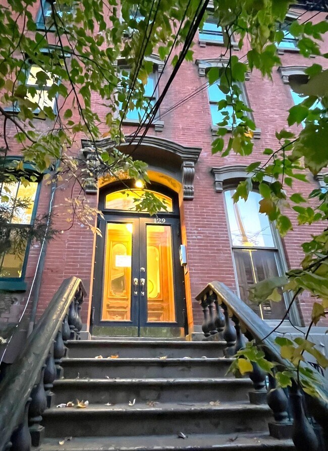 Building Photo - 129 Mercer St