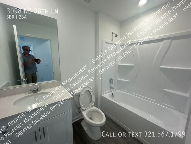 Building Photo - 3098 NE 38th Ln