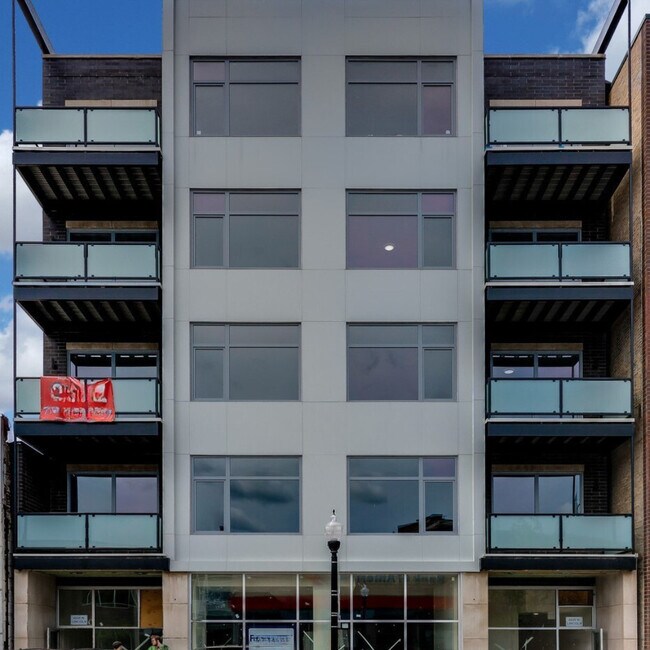 Primary Photo - 3220 N Lincoln Ave