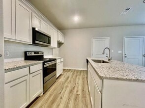 Building Photo - 2841 Peony Dr