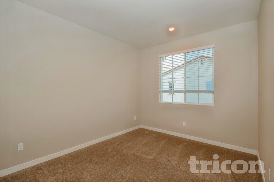 Building Photo - 10583 Amigos Ct