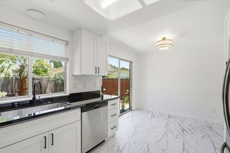 Building Photo - Remodeled 2 Bed, 2 Bath Townhouse in Petaluma's Morningstar Community