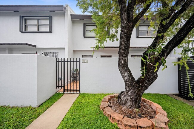 Building Photo - 8010 SW 152nd Ave