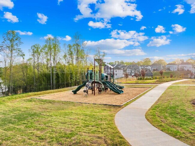 Building Photo - 104 Winterberry St