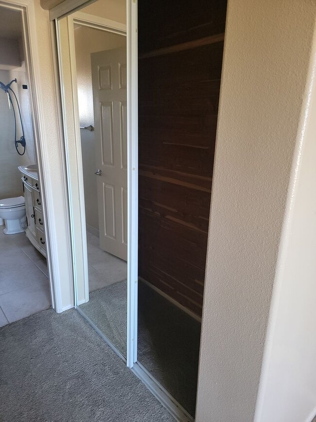 Building Photo - 2 BD/2 BATH