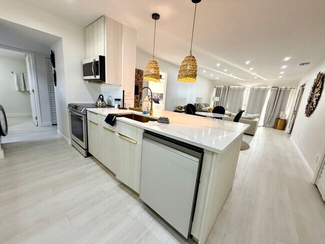 Building Photo - Bright & Modern 2-Bed Condo Overlooking Pond and Golf Course in Saddlebrook!