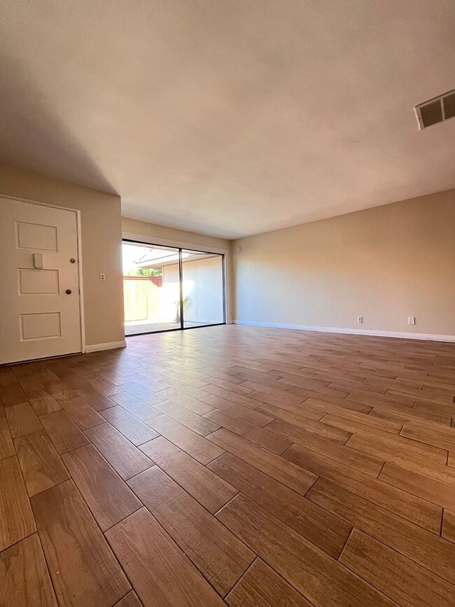 Building Photo - SINGLE STORY 3 BR/ 2 HOME WITH 2 CAR GARAGE