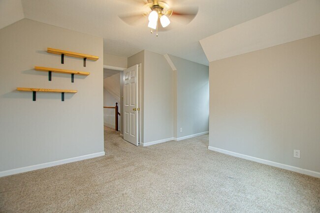 Building Photo - Pet Friendly Three Bedroom!