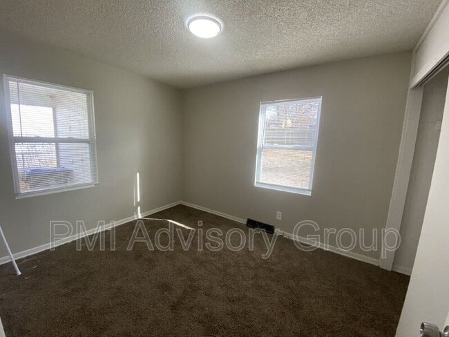 Building Photo - 409 SE 34th St