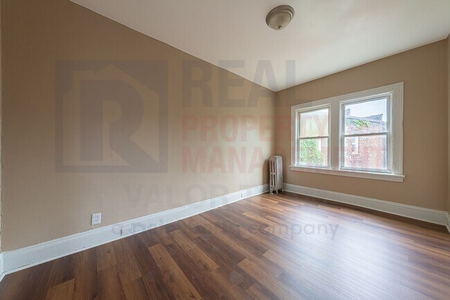 Building Photo - Convenience near Coventry