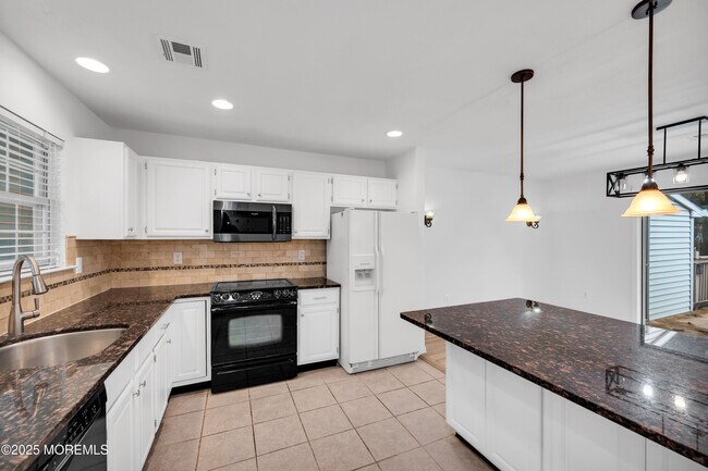 Building Photo - 9 Ambrose Ln