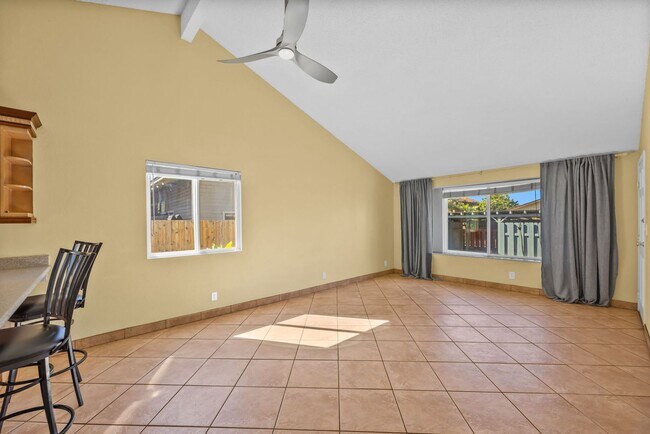 Building Photo - 305 Uala Pl