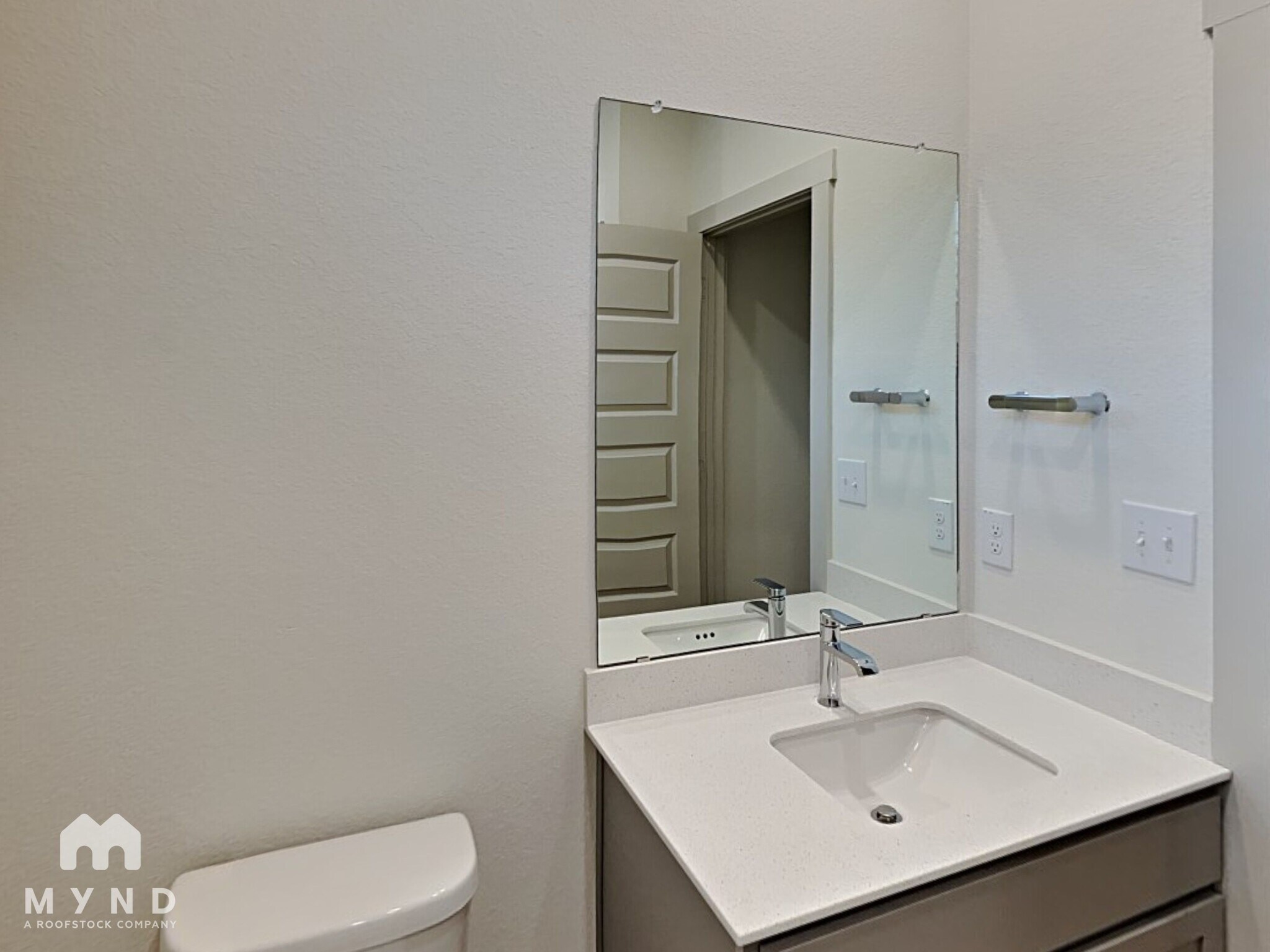 Building Photo - 10713 Fulton Ave