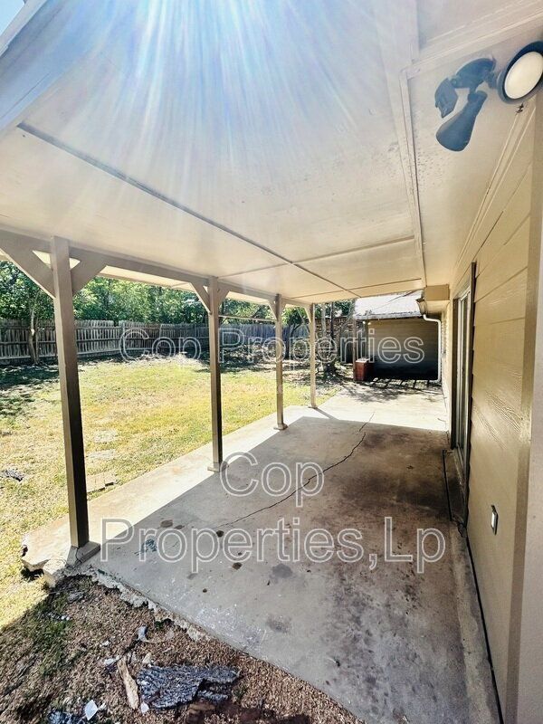Building Photo - 14810 Ridge Hill Dr