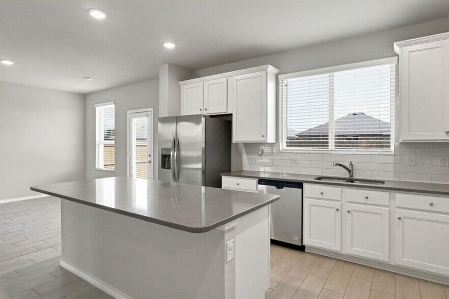 Building Photo - 944 Ravenwood Ln