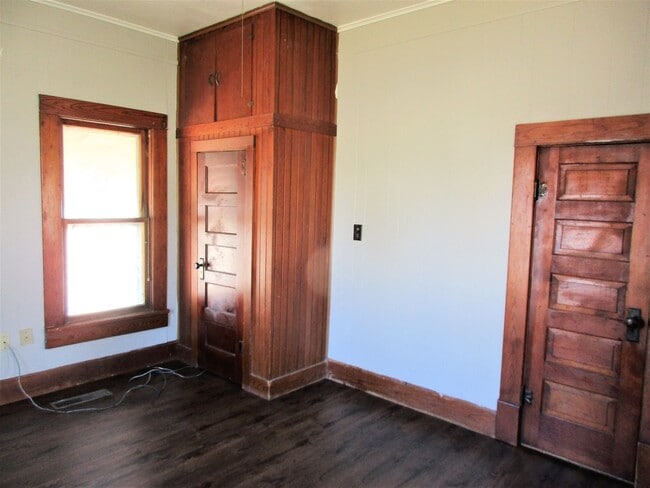 Building Photo - Absolutely Adorable!