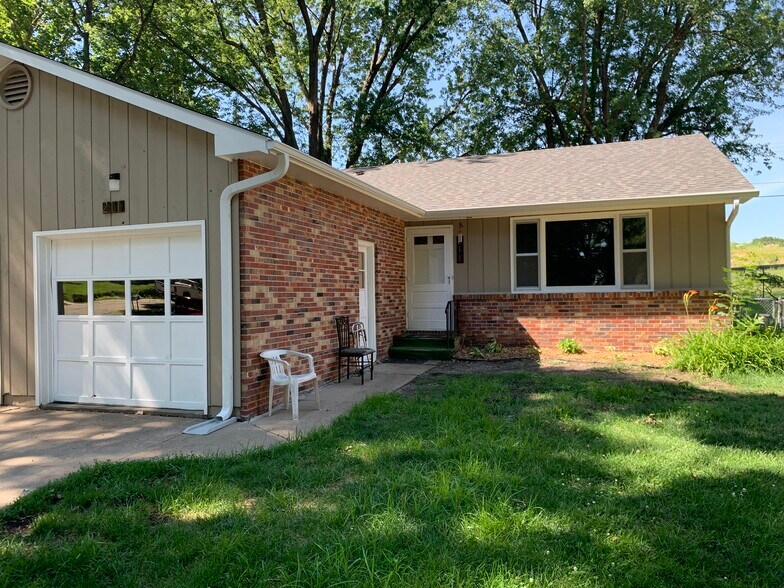 Building Photo - 211 Wedgewood Dr