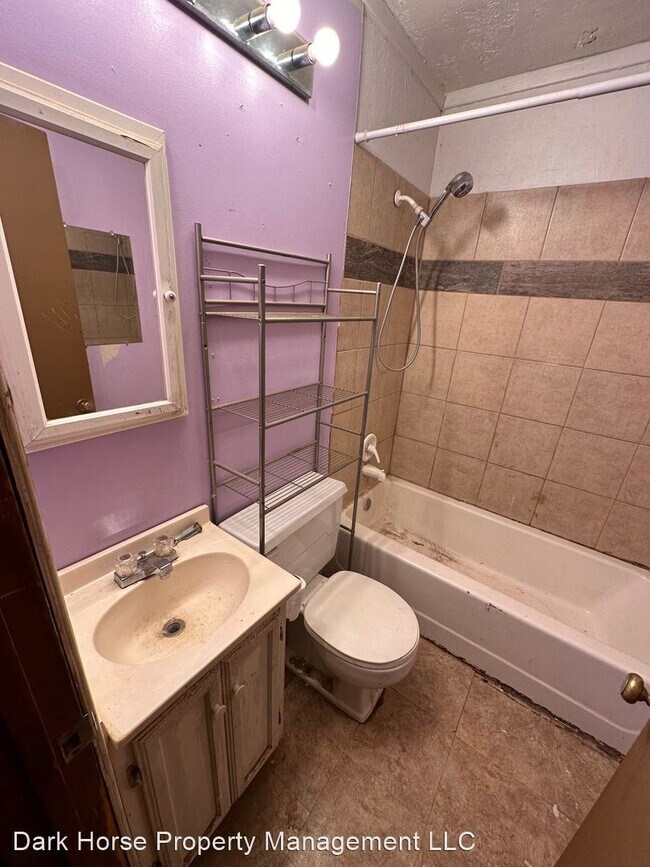 Building Photo - 3 br, 1 bath House - 401 South Horn Street