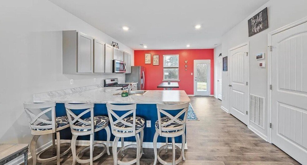 Building Photo - 371 Wheatfield Dr