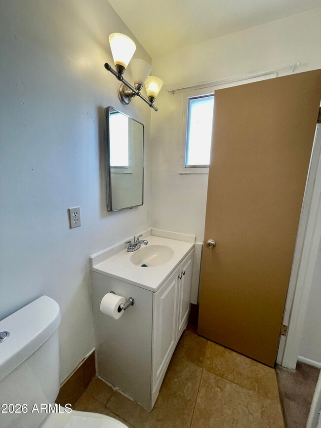 Building Photo - 949 W Parkway Blvd