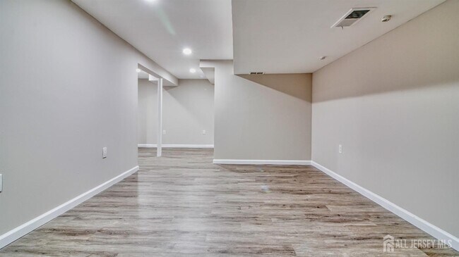 Building Photo - 149 Keswick Dr