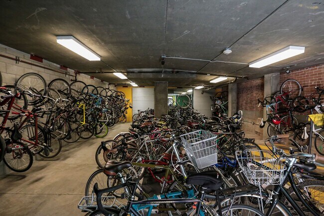 Building Photo - Downtown living