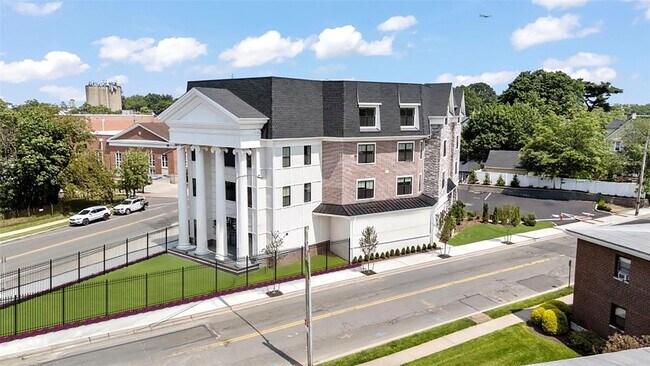 Building Photo - 1 Carnation Ave