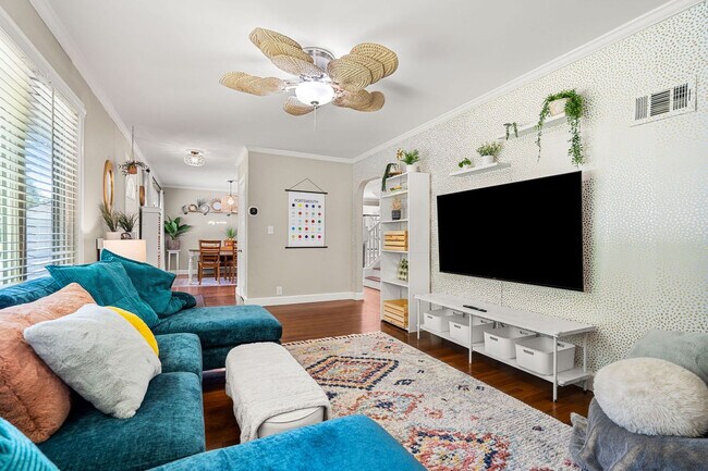 Building Photo - 6 Elwyn Rd