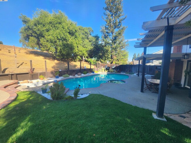 Building Photo - 1127 Mataro Ct