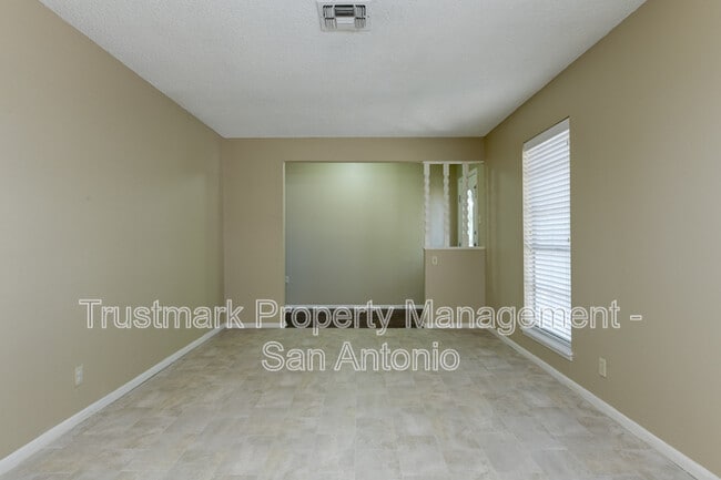 Building Photo - 112 Suncliff Dr