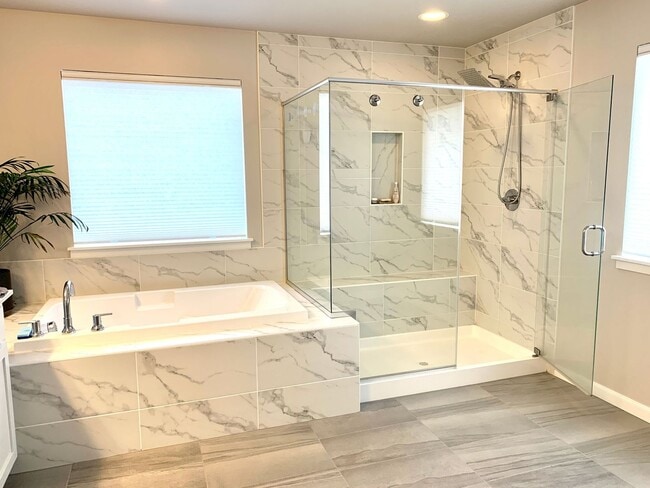 Building Photo - Beautiful New 2-Story Poulsbo Home